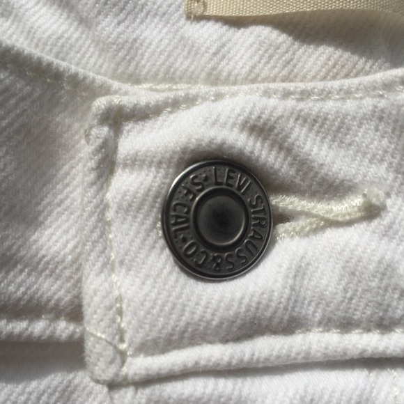 Levis white Jean shorts - Picture 8 of 10